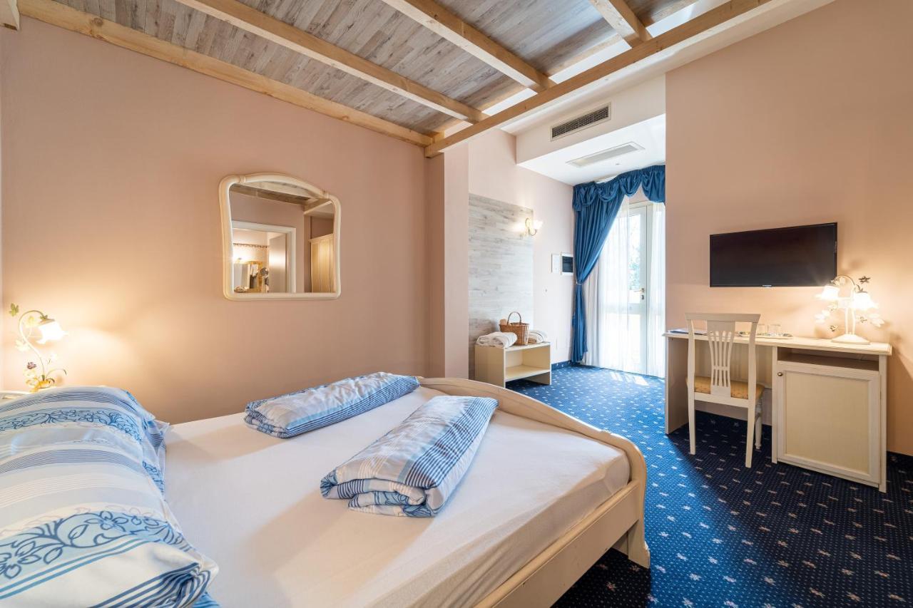 Borgo Dei Poeti Romantik Hotel Manerba del Garda Extérieur photo