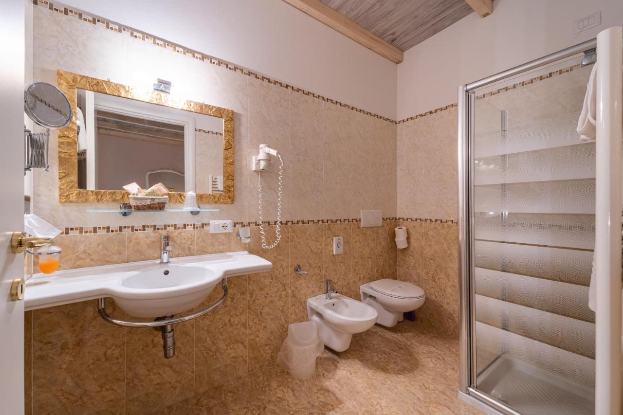 Borgo Dei Poeti Romantik Hotel Manerba del Garda Extérieur photo