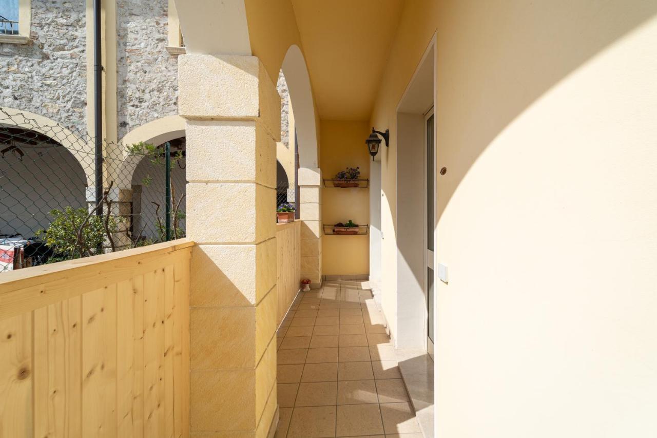 Borgo Dei Poeti Romantik Hotel Manerba del Garda Extérieur photo