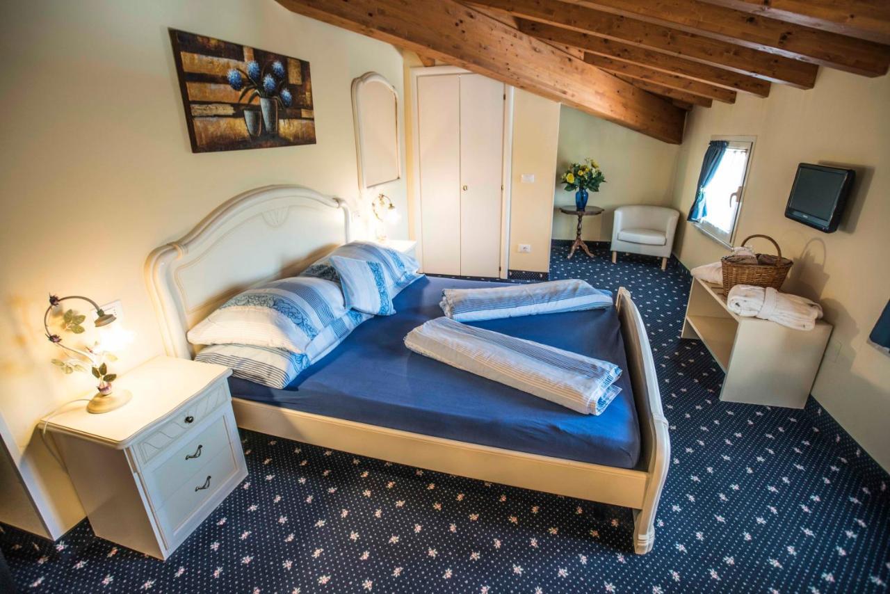 Borgo Dei Poeti Romantik Hotel Manerba del Garda Extérieur photo