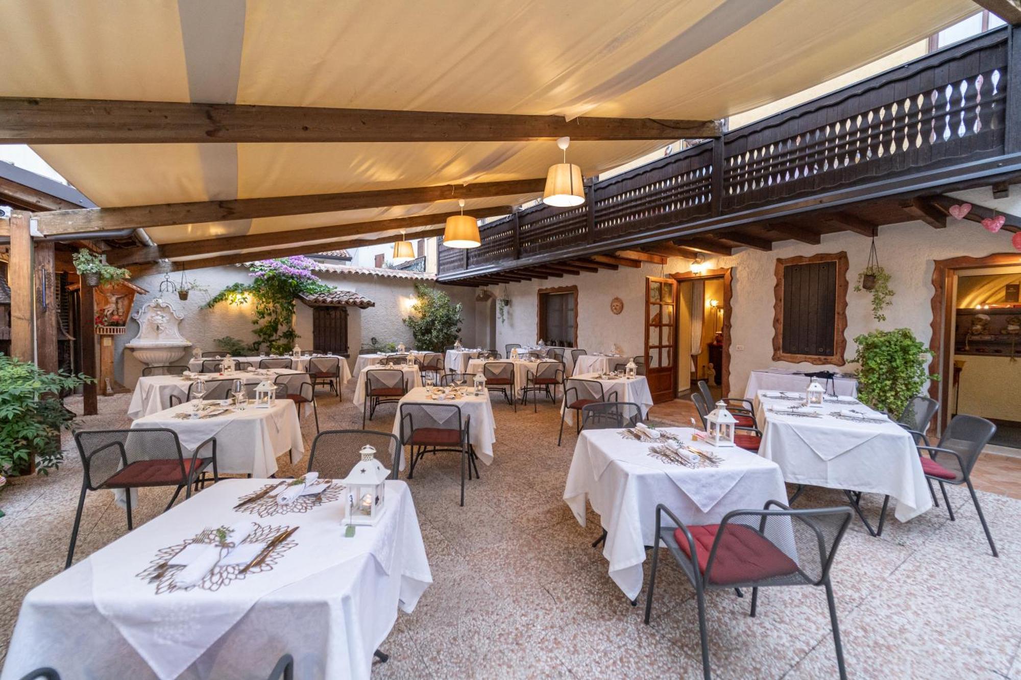 Borgo Dei Poeti Romantik Hotel Manerba del Garda Extérieur photo