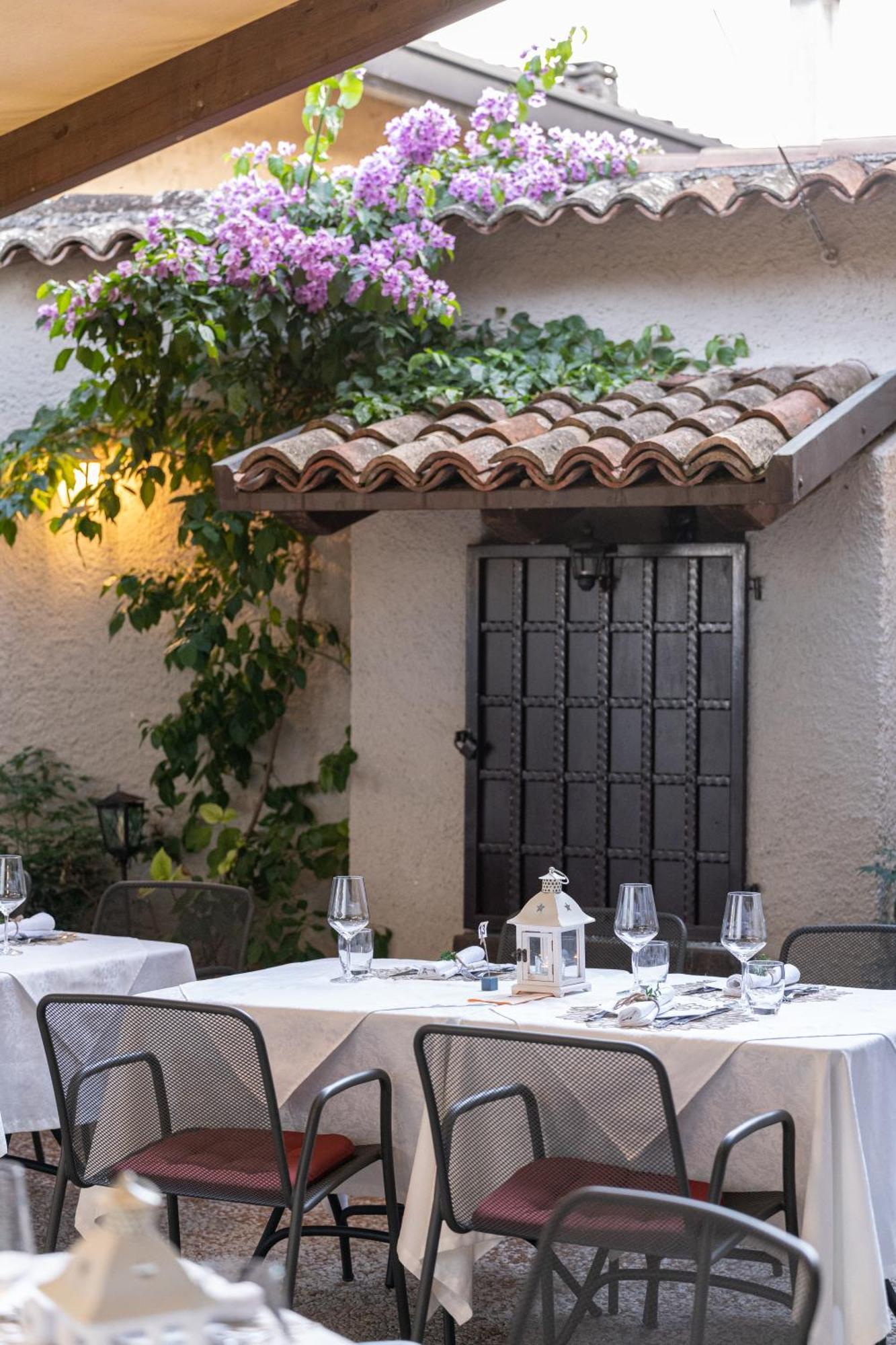 Borgo Dei Poeti Romantik Hotel Manerba del Garda Extérieur photo