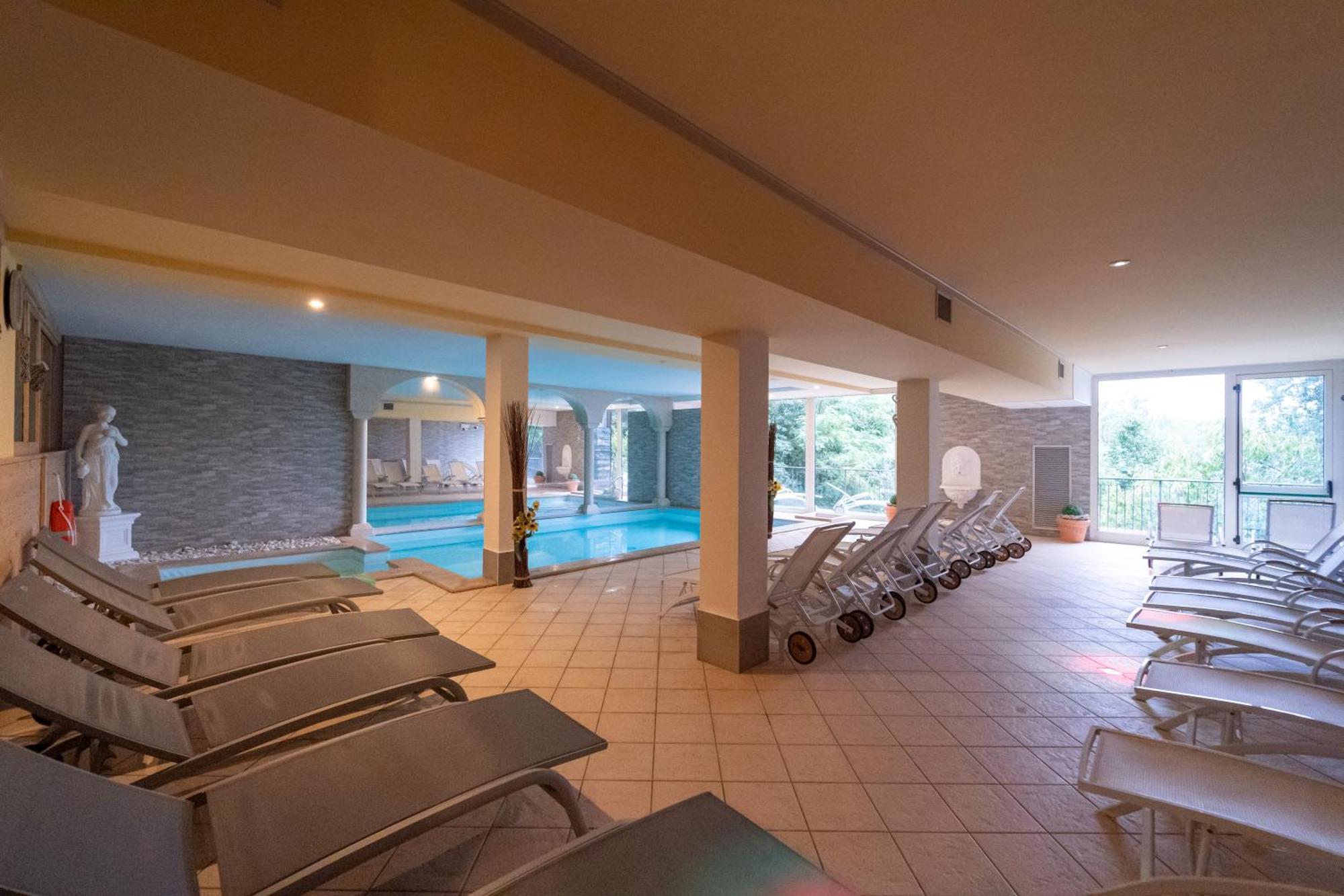 Borgo Dei Poeti Romantik Hotel Manerba del Garda Extérieur photo