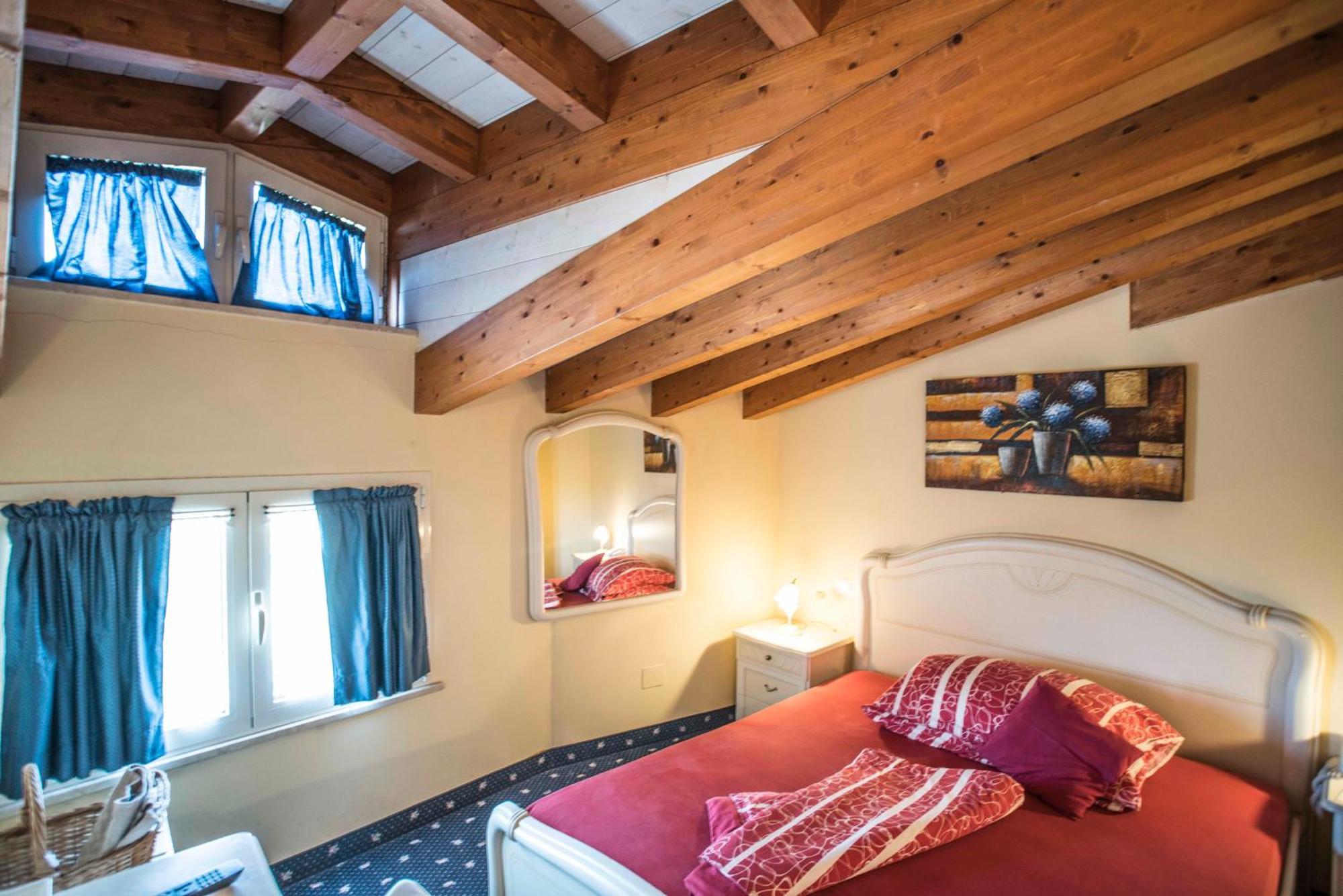 Borgo Dei Poeti Romantik Hotel Manerba del Garda Extérieur photo