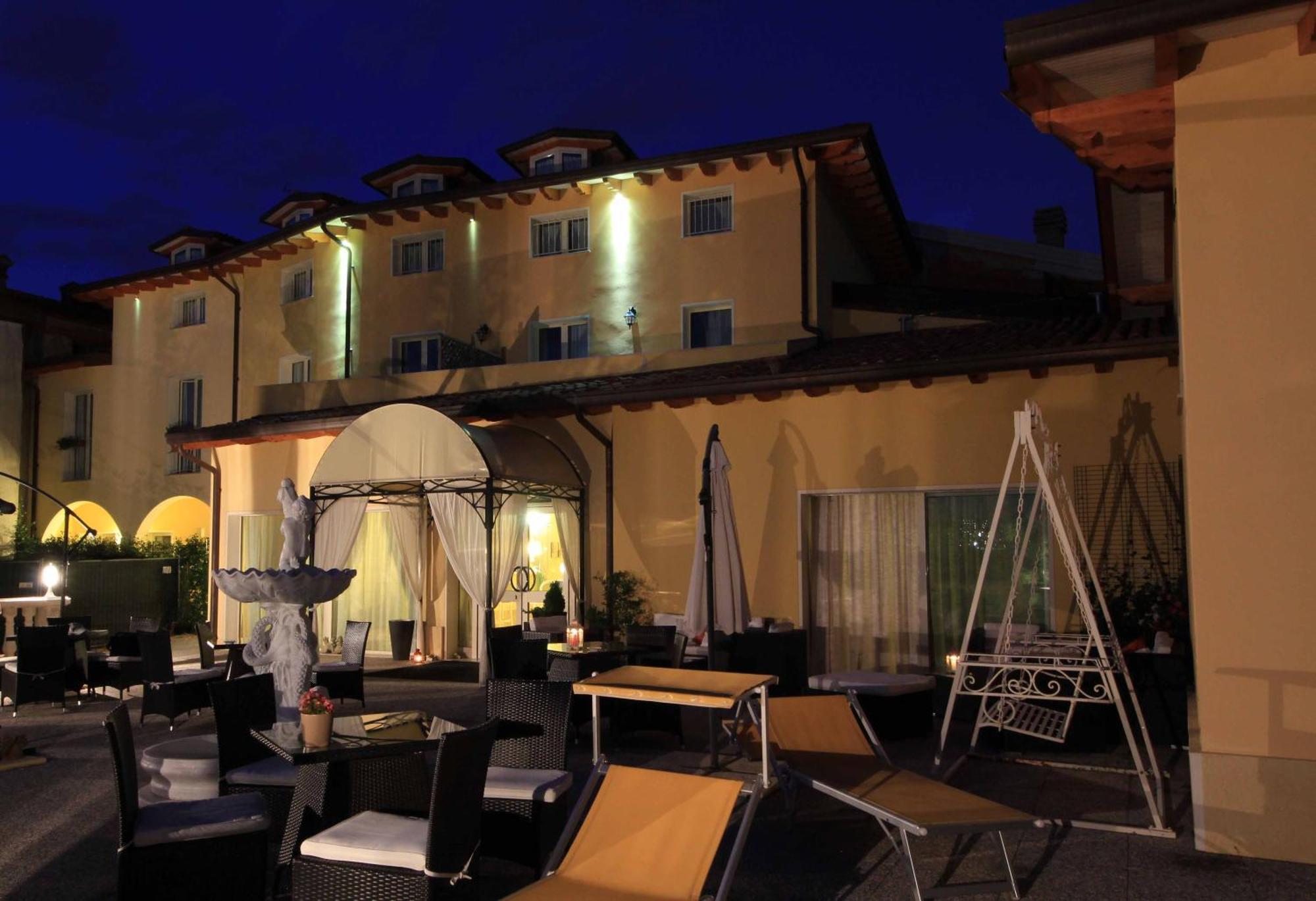 Borgo Dei Poeti Romantik Hotel Manerba del Garda Extérieur photo