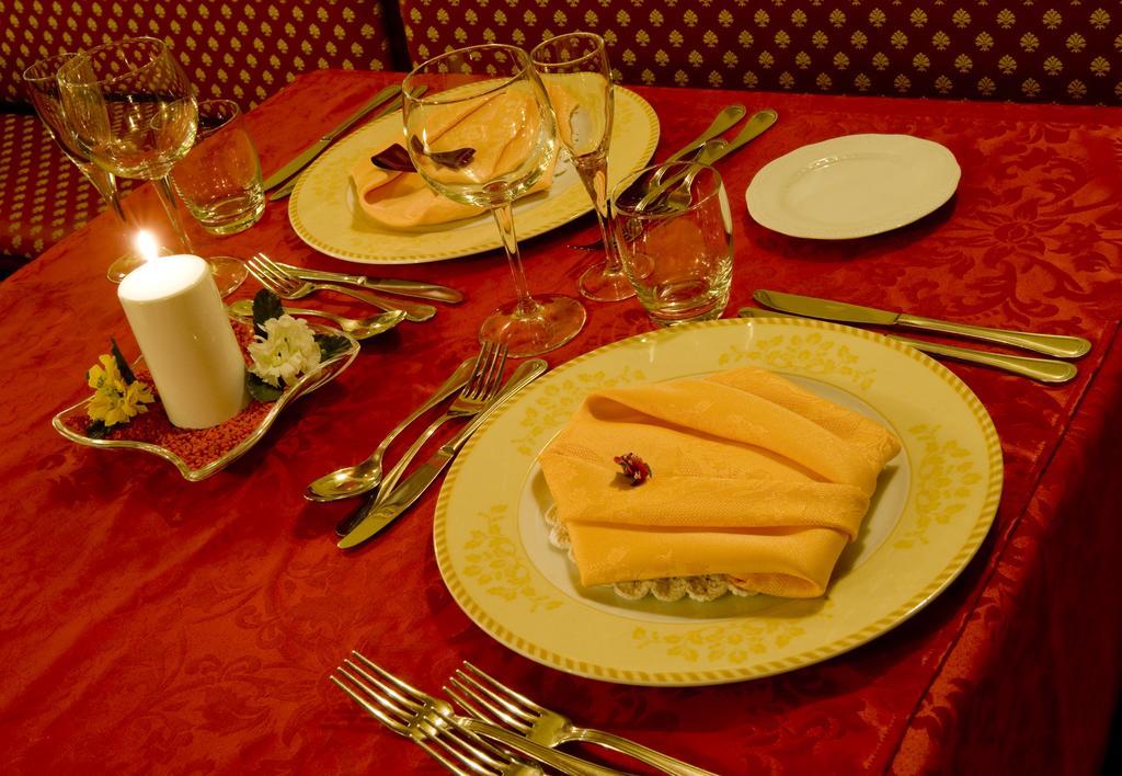 Borgo Dei Poeti Romantik Hotel Manerba del Garda Extérieur photo
