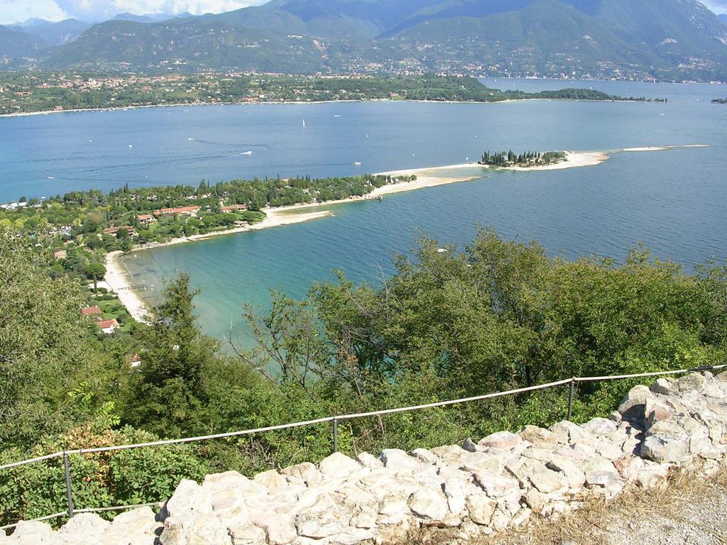 Borgo Dei Poeti Romantik Hotel Manerba del Garda Extérieur photo