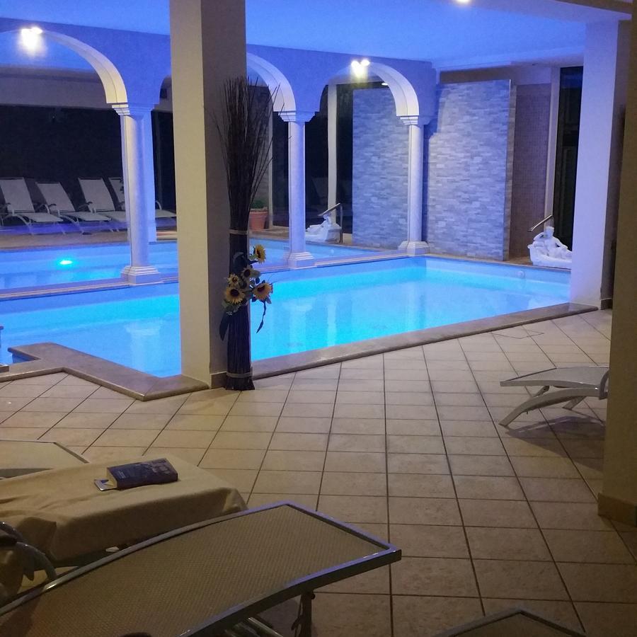 Borgo Dei Poeti Romantik Hotel Manerba del Garda Extérieur photo