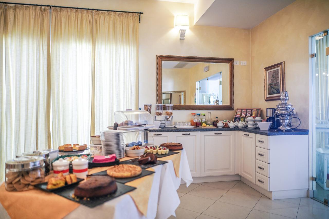 Borgo Dei Poeti Romantik Hotel Manerba del Garda Extérieur photo