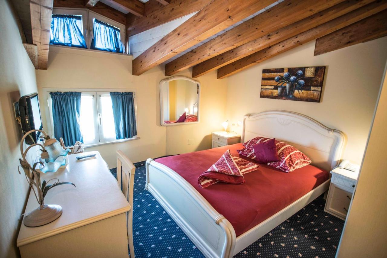 Borgo Dei Poeti Romantik Hotel Manerba del Garda Extérieur photo