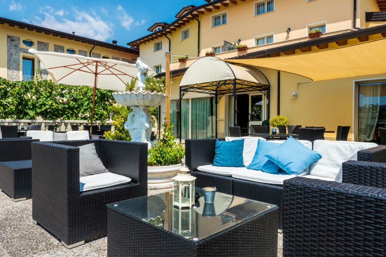 Borgo Dei Poeti Romantik Hotel Manerba del Garda Extérieur photo
