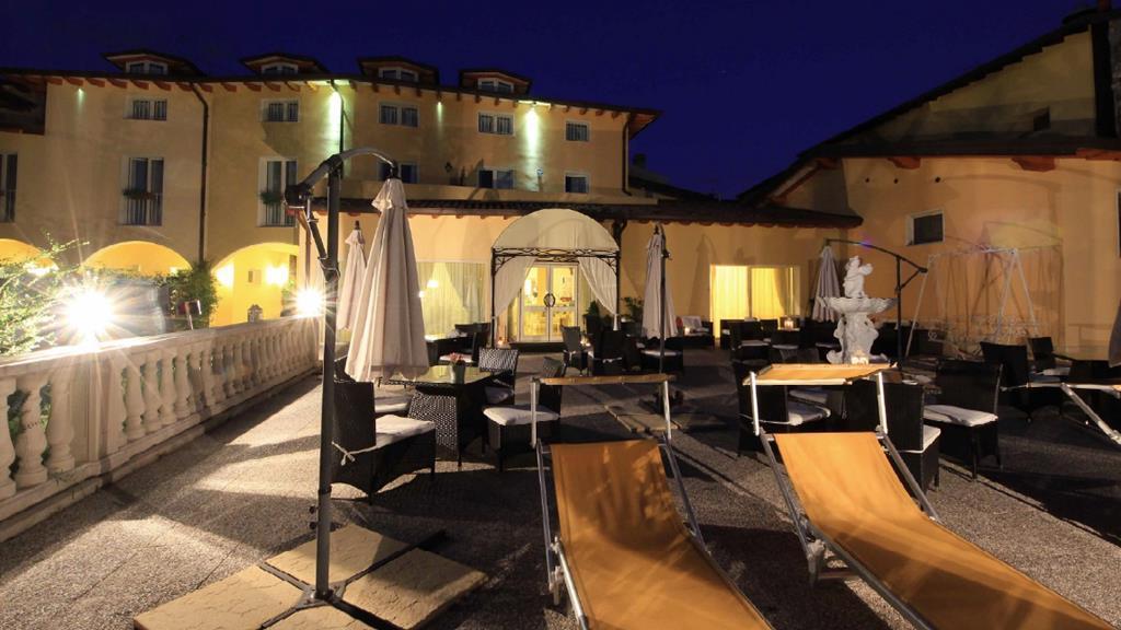 Borgo Dei Poeti Romantik Hotel Manerba del Garda Extérieur photo
